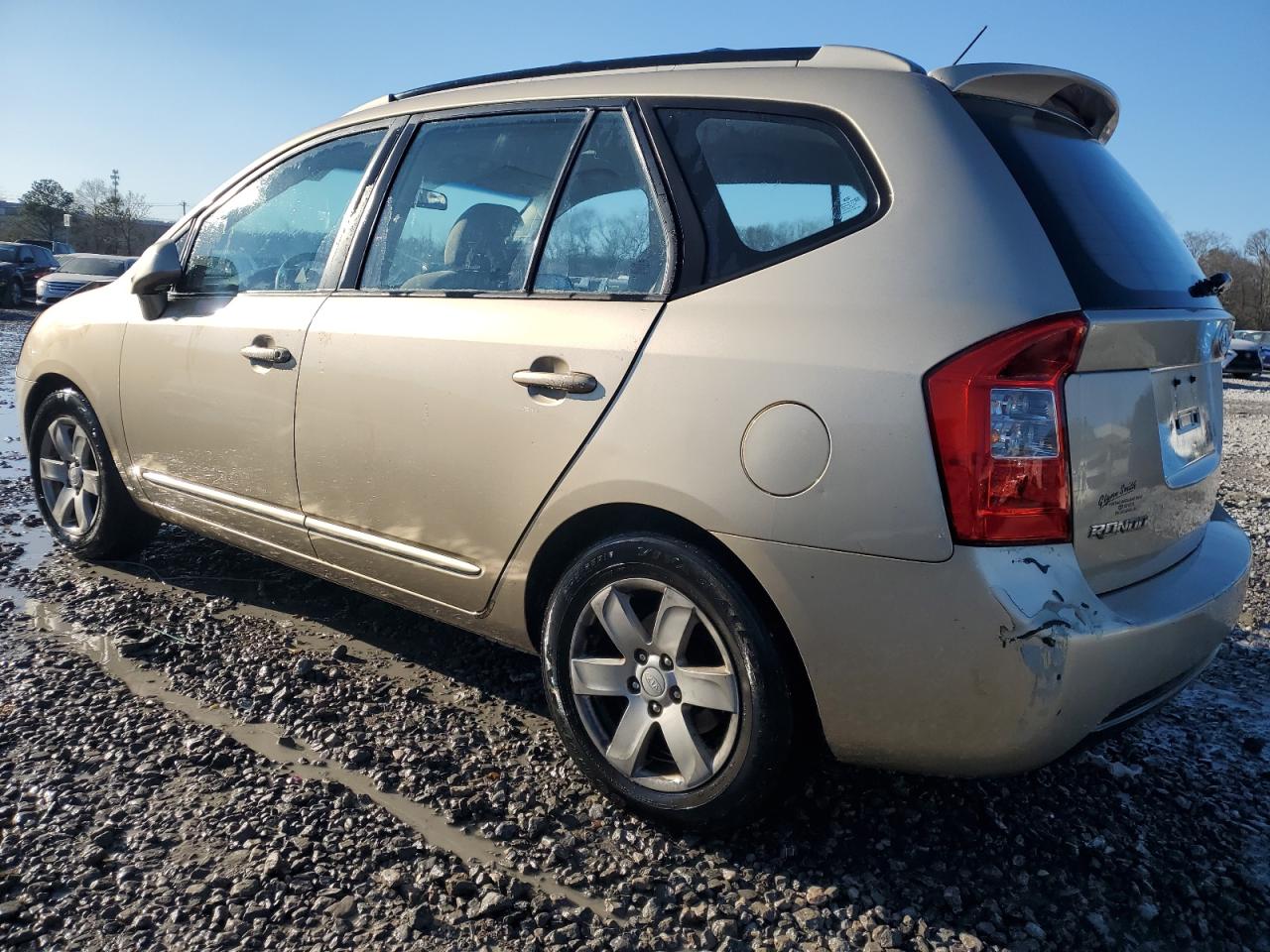 2007 Kia Rondo - Image 2