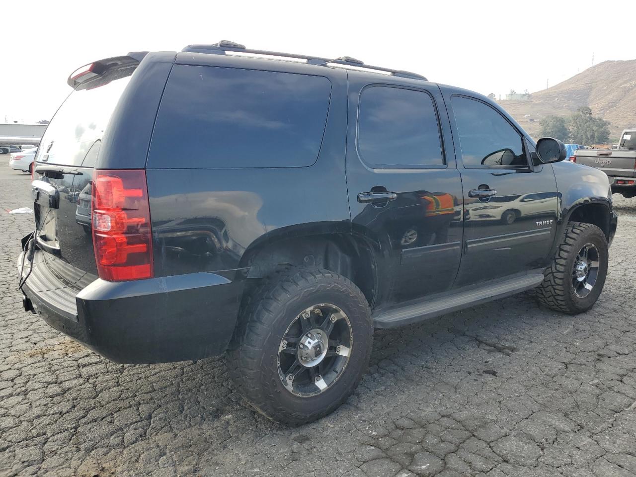 2011 Chevrolet Tahoe - Image 3