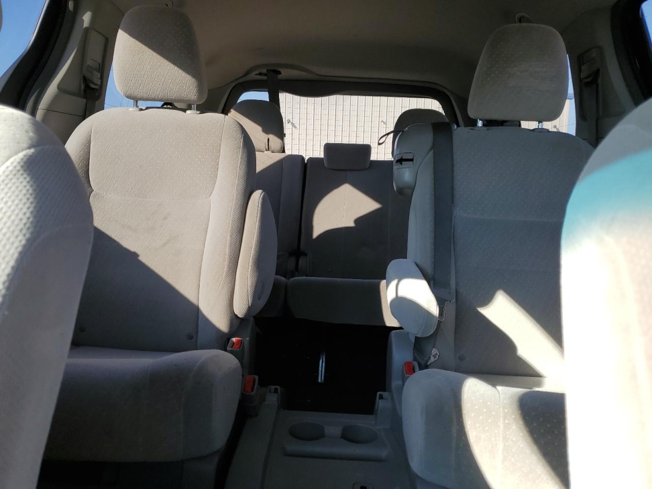 2017 Toyota Sienna - Image 10