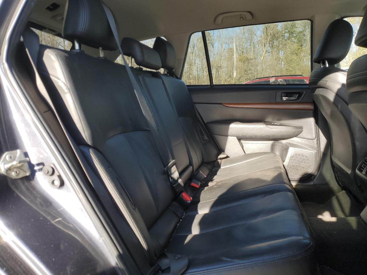 2014 Subaru Outback - Image 10