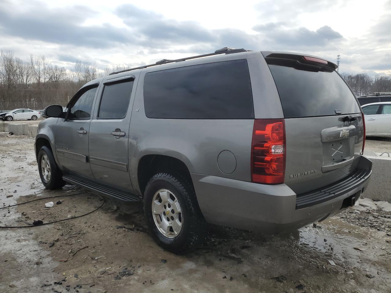 2009 Chevrolet Suburban - Image 2