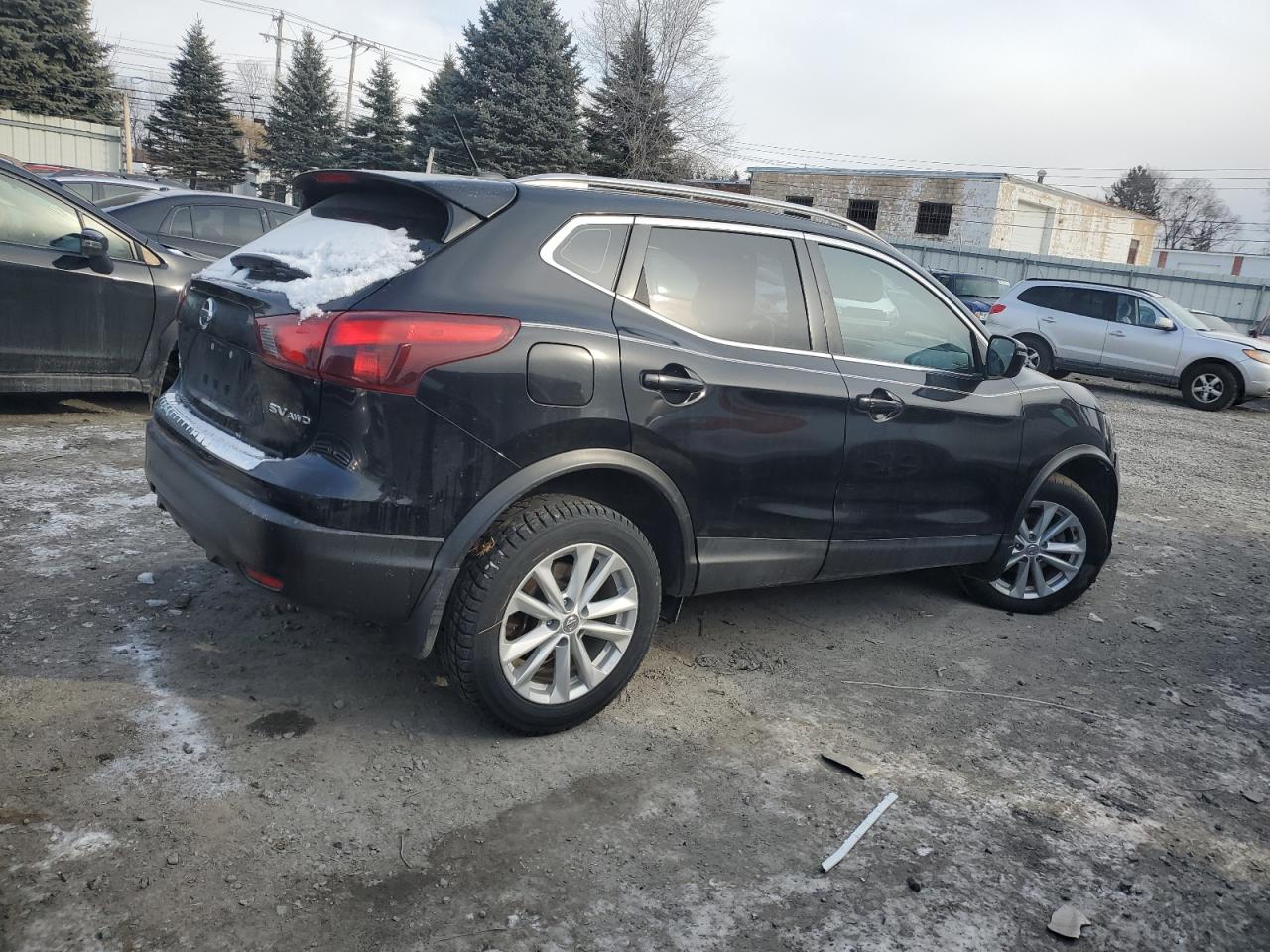 2017 Nissan Rogue - Image 3