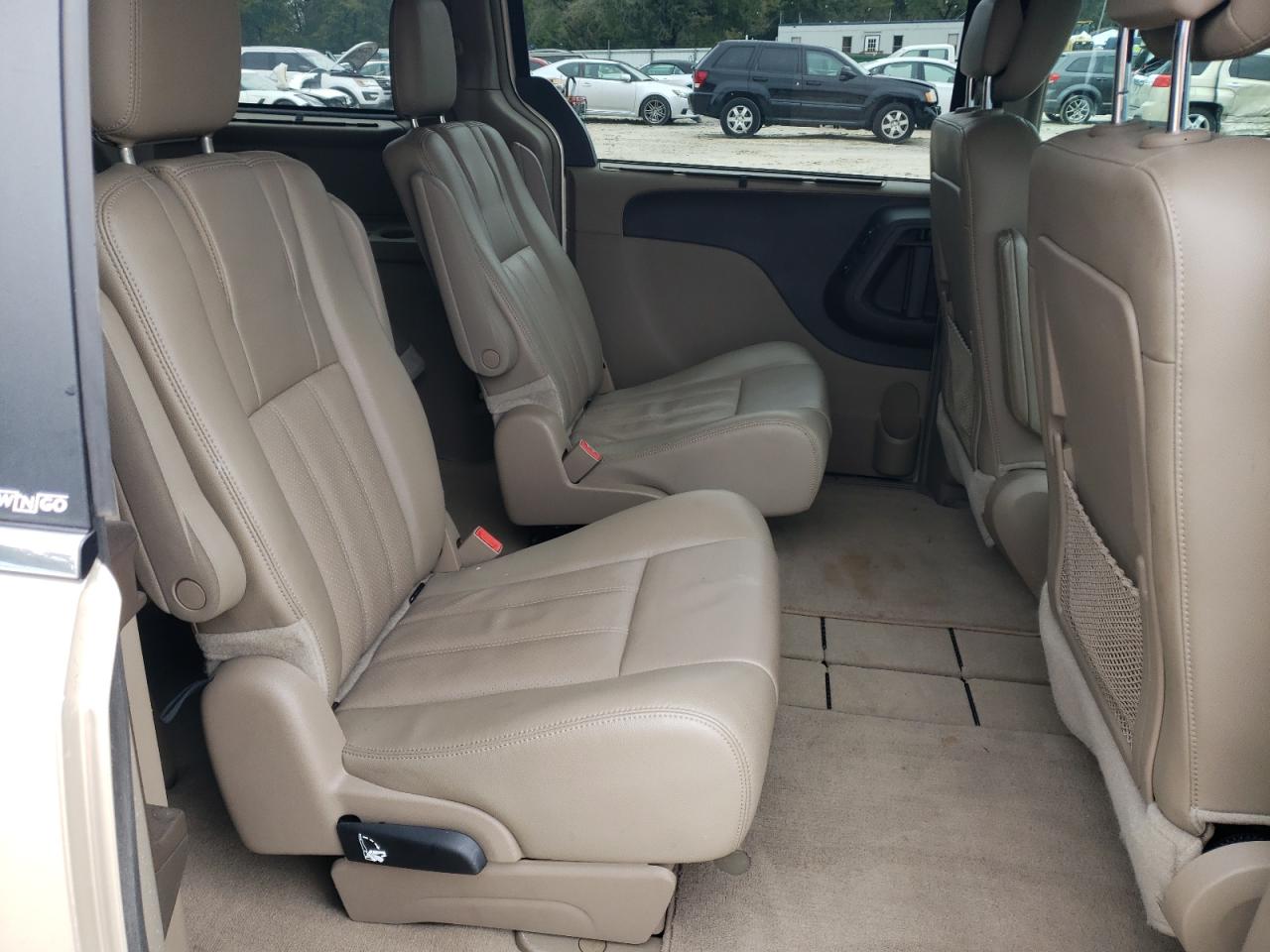 2013 Chrysler Town & Country - Image 11