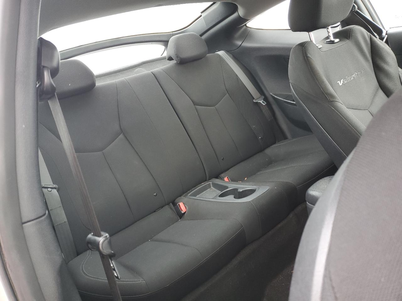 2015 Hyundai Veloster - Image 10
