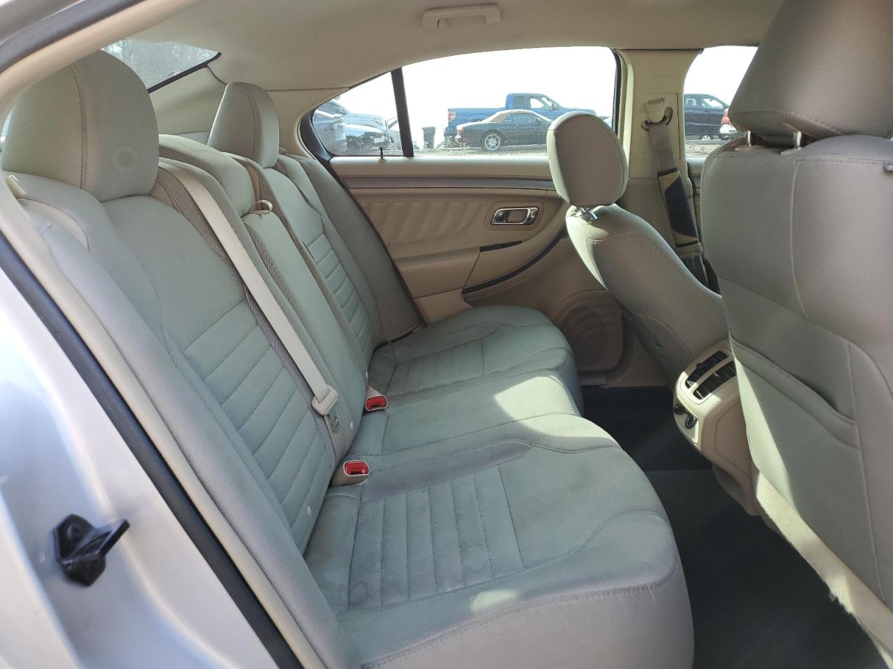 2013 Ford Taurus - Image 10