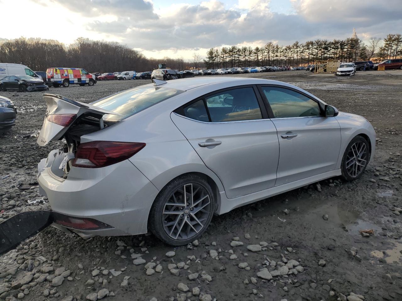 2019 Hyundai Elantra - Image 3