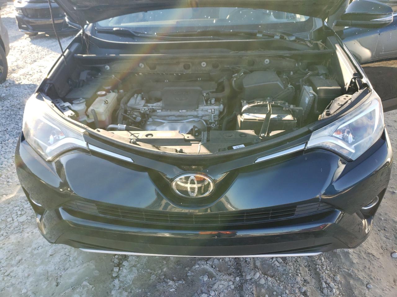 2018 Toyota RAV 4 - Image 12