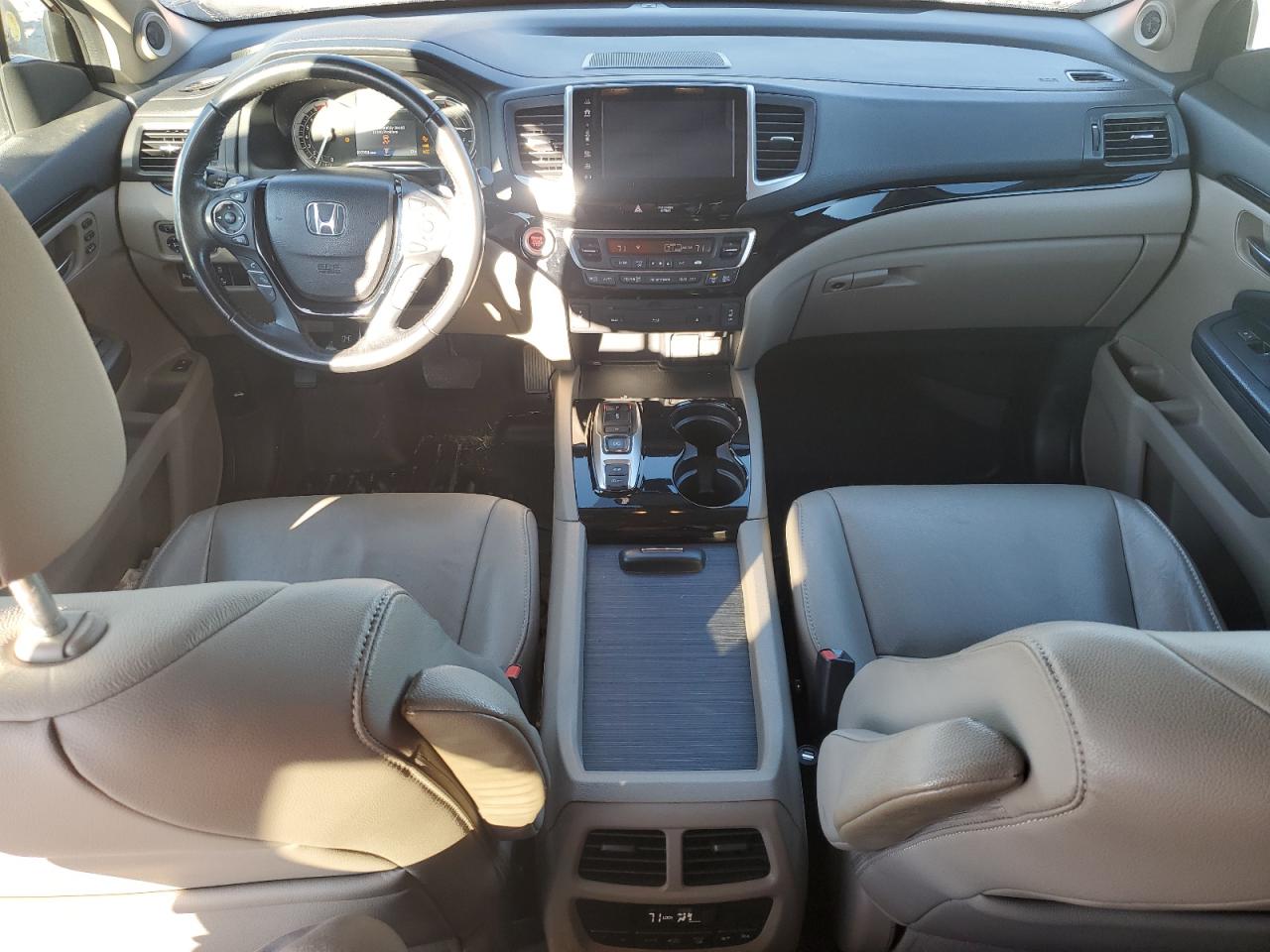 2017 Honda Pilot - Image 8