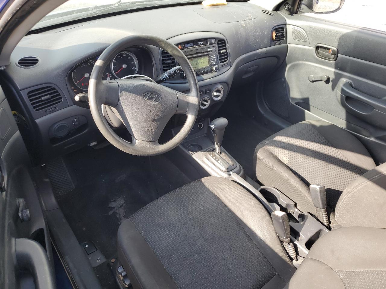 2011 Hyundai Accent - Image 8