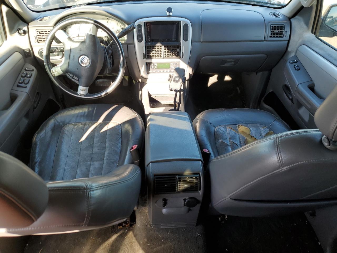 2002 Mercury Mountaineer - Image 8