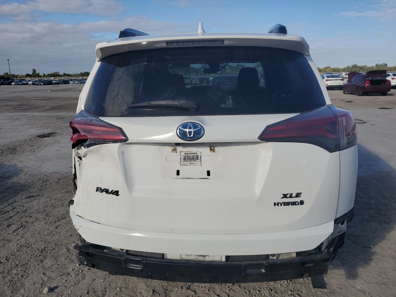 2018 Toyota RAV 4 - Image 6
