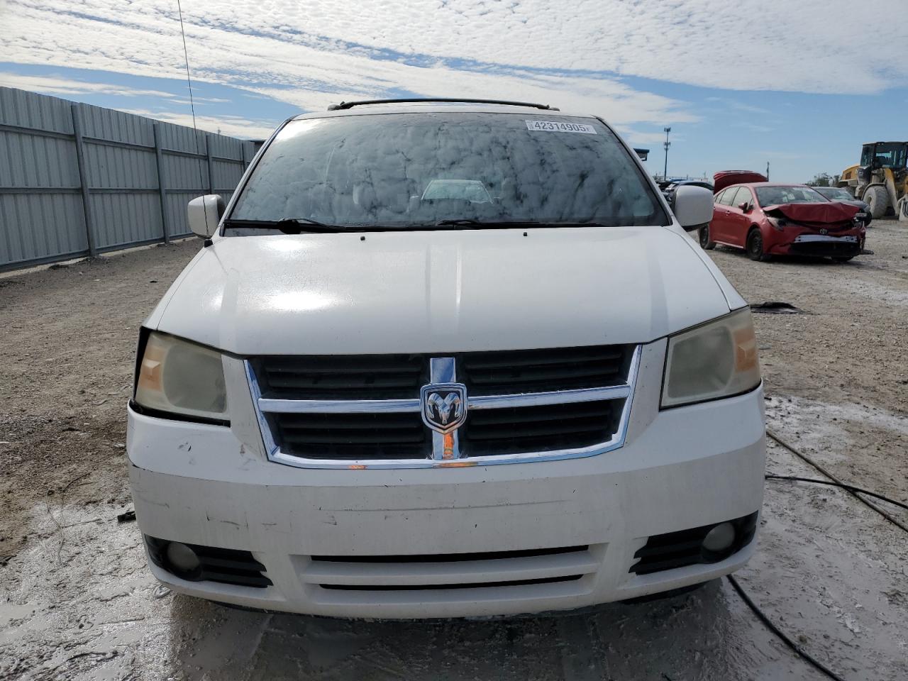2010 Dodge Caravan - Image 5