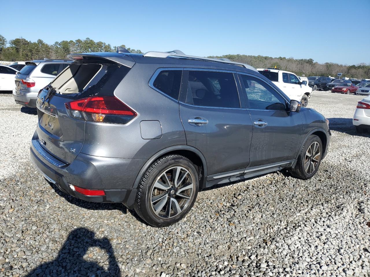 2018 Nissan Rogue - Image 3