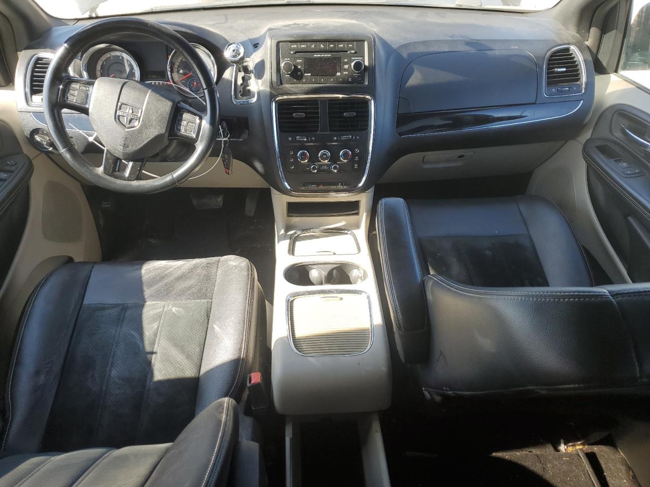 2017 Dodge Caravan - Image 8