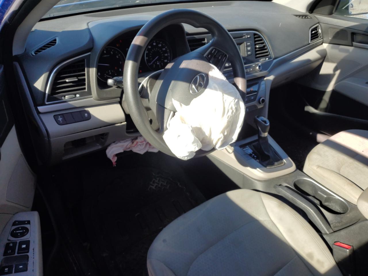 2017 Hyundai Elantra - Image 8