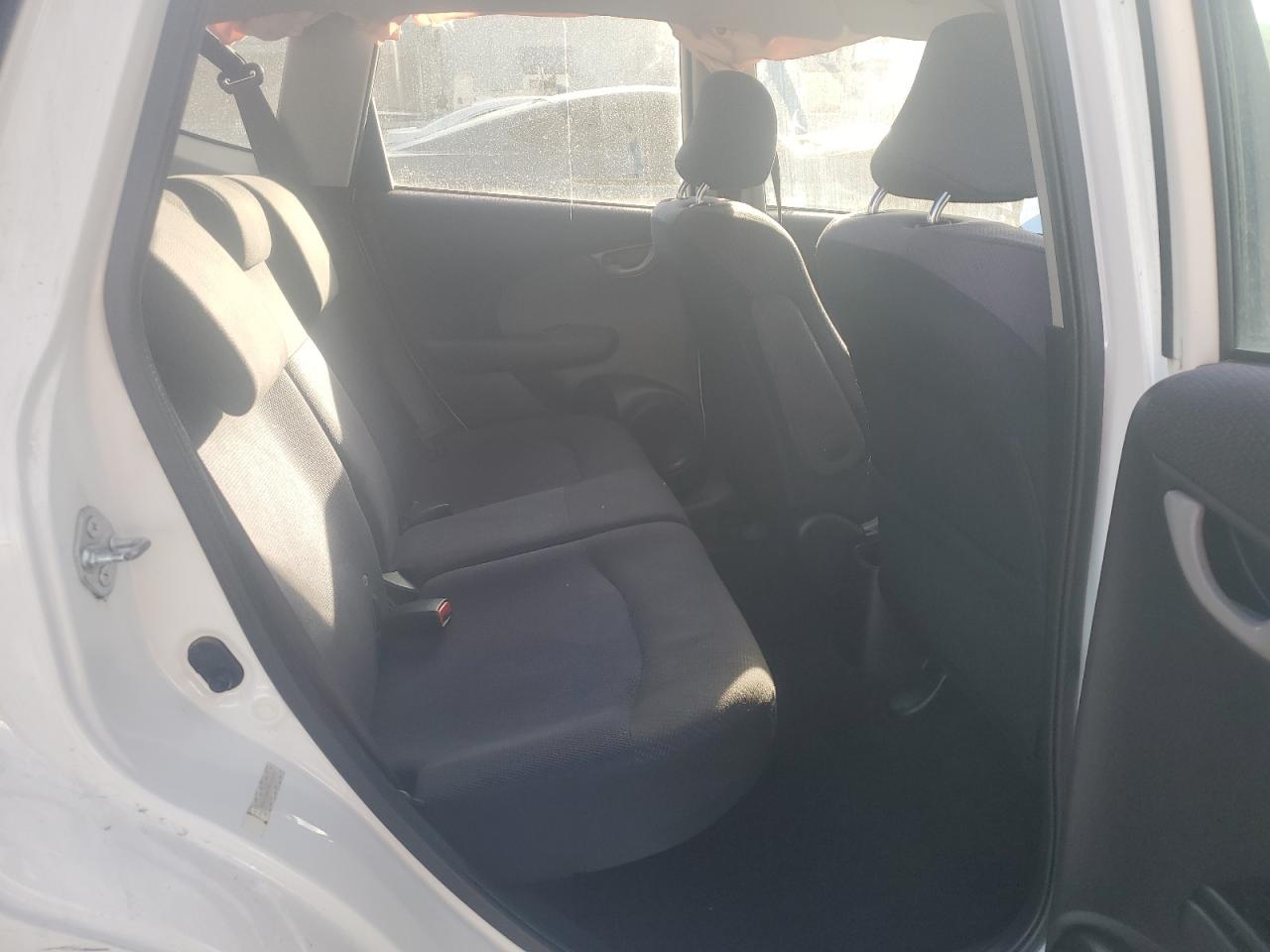 2013 Honda Fit - Image 11