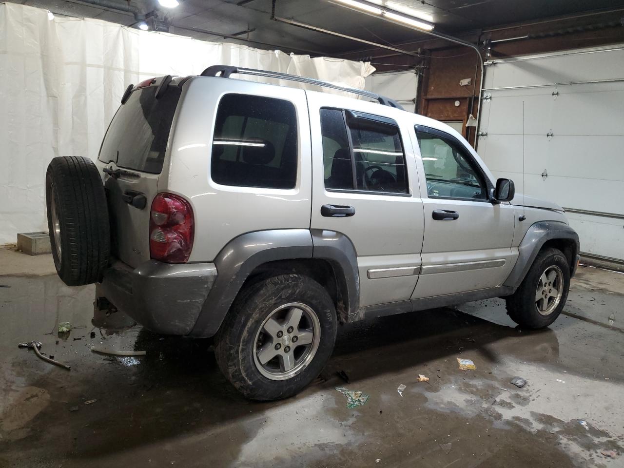 2006 Jeep Liberty (North America) - Image 3