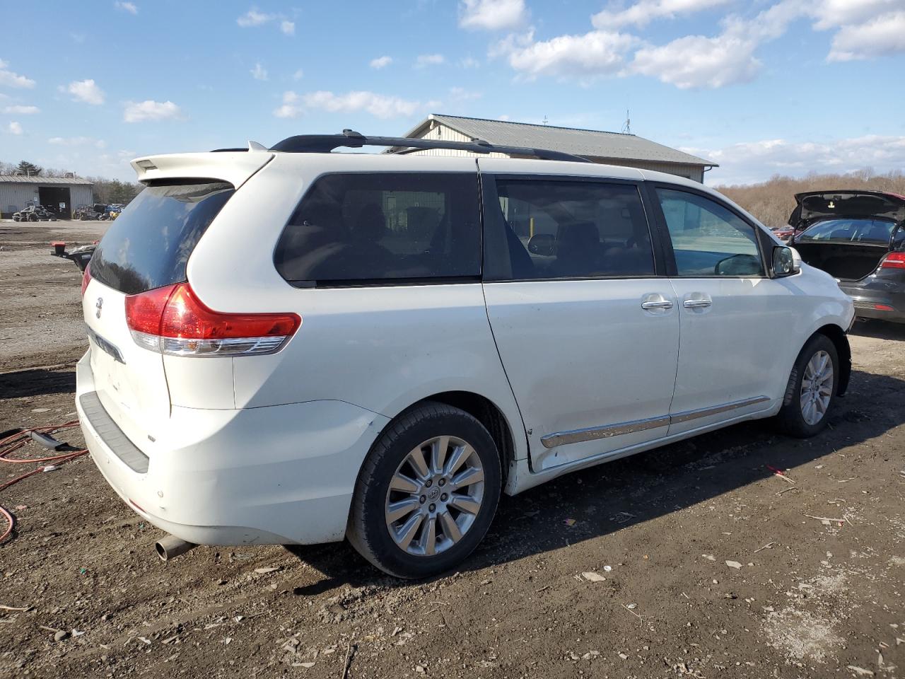 2013 Toyota Sienna - Image 3