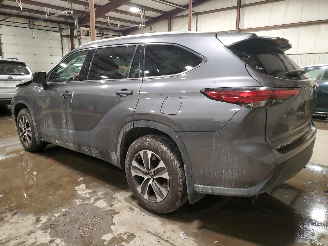2021 Toyota Highlander - Image 2