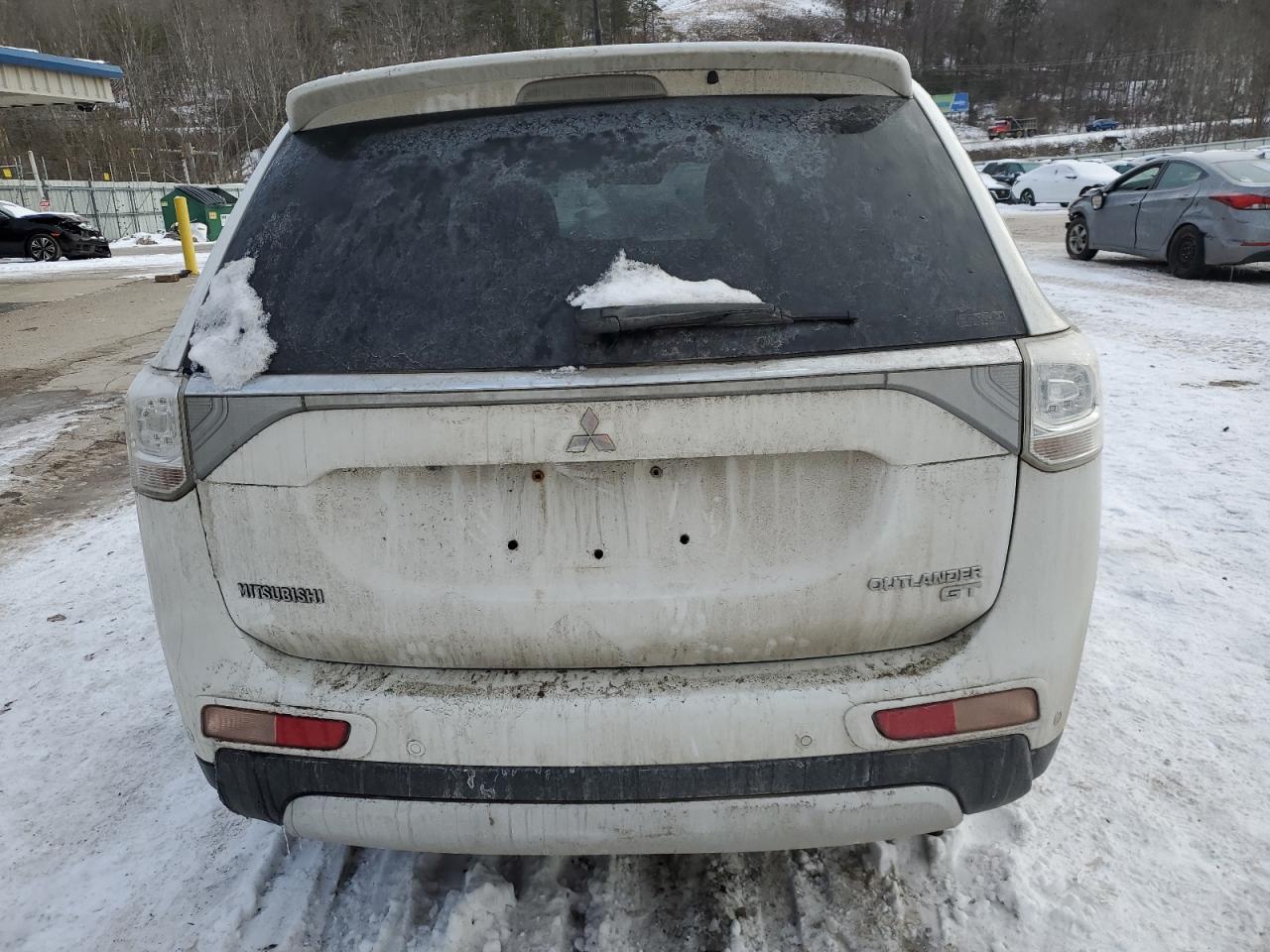 2015 Mitsubishi Outlander - Image 6