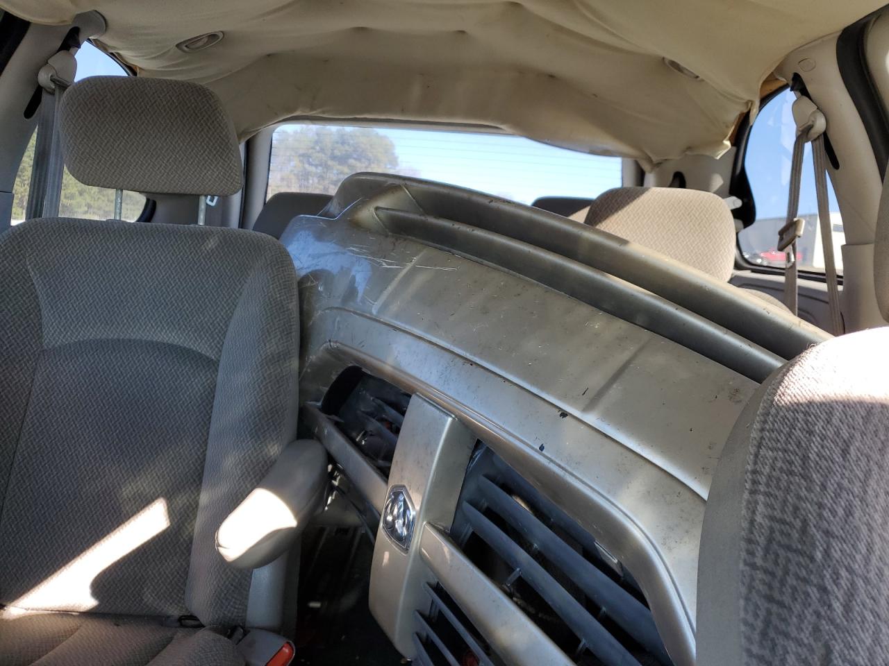 2005 Dodge Caravan - Image 10