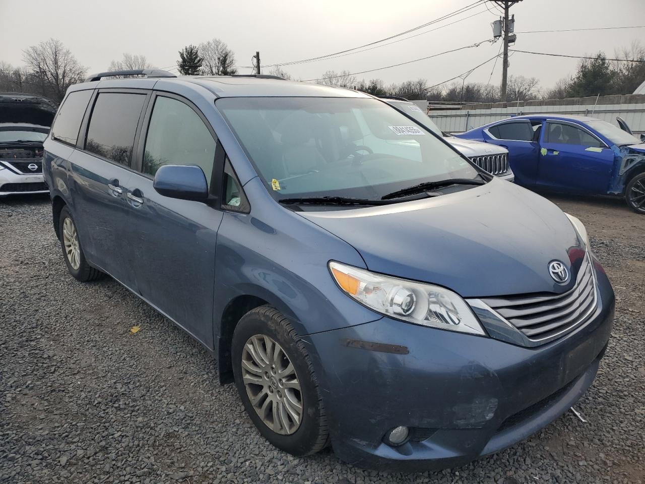 2017 Toyota Sienna - Image 4