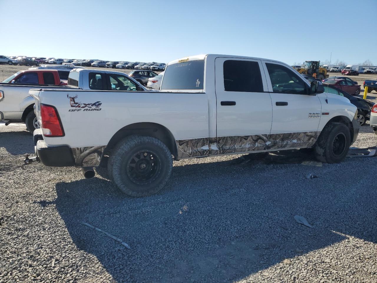 2016 RAM 1500 - Image 3