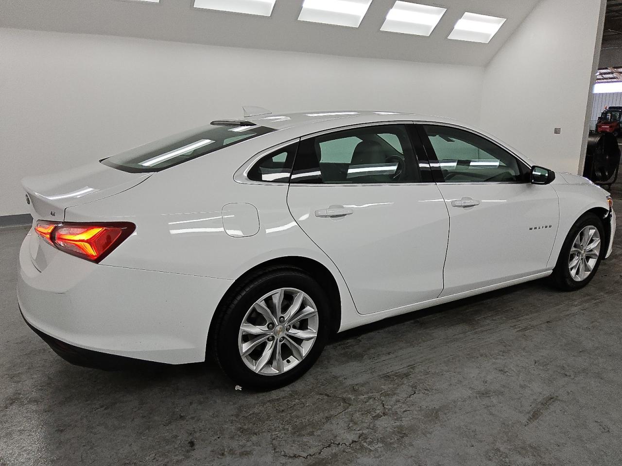 2022 Chevrolet Malibu - Image 3