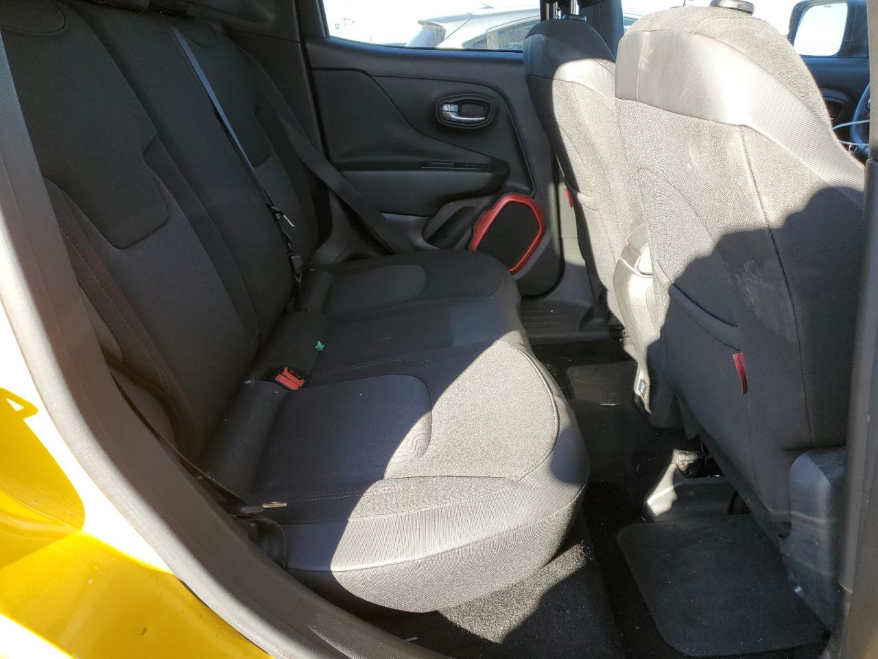 2015 Jeep Renegade - Image 10