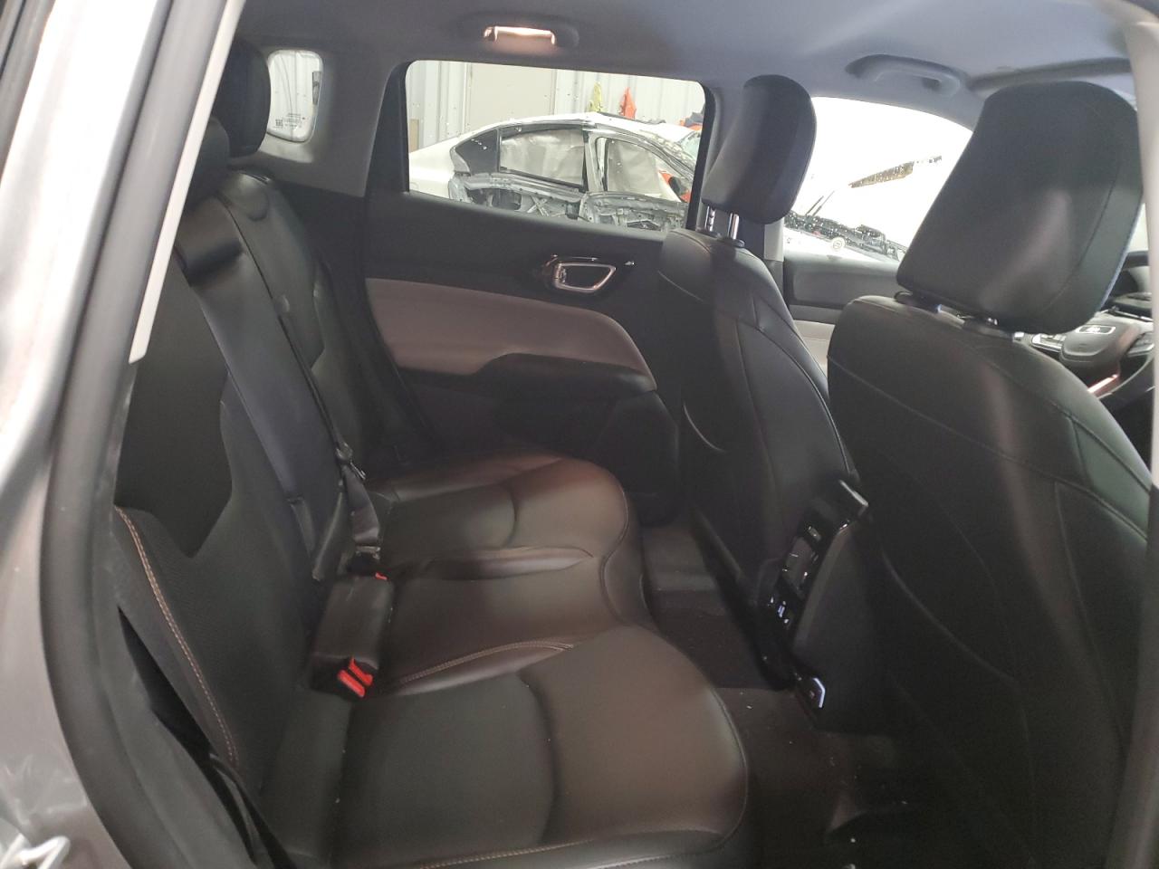 2022 Jeep Compass - Image 11