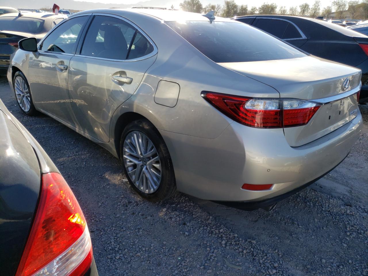 2014 Lexus ES - Image 2