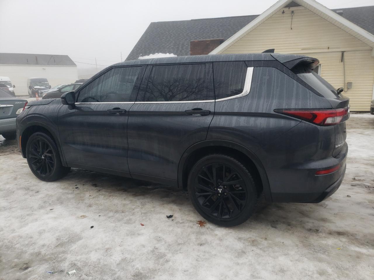2024 Mitsubishi Outlander - Image 2
