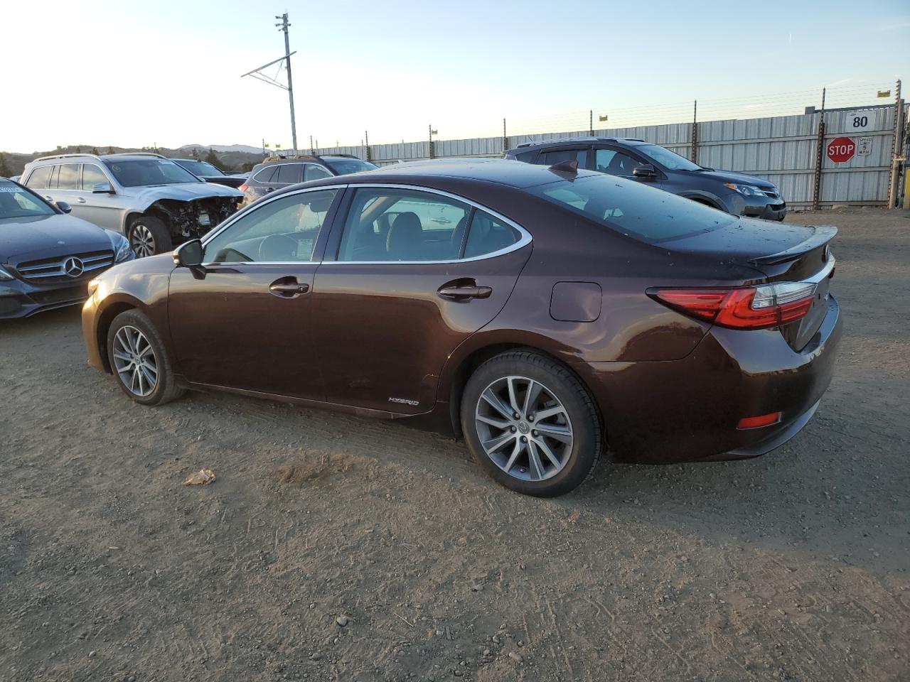 2016 Lexus ES - Image 2