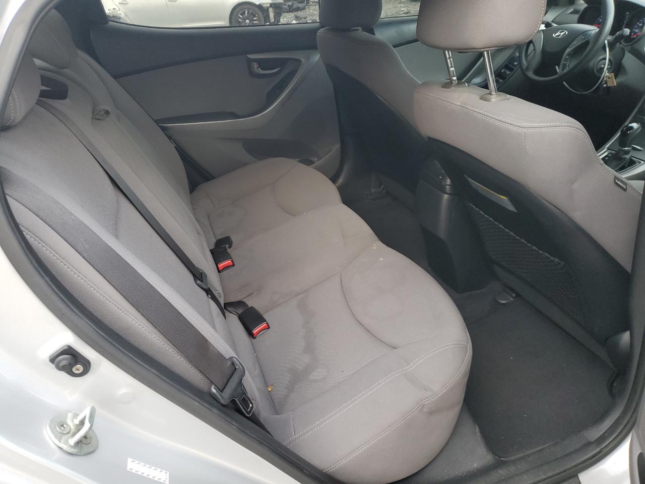 2015 Hyundai Elantra - Image 10