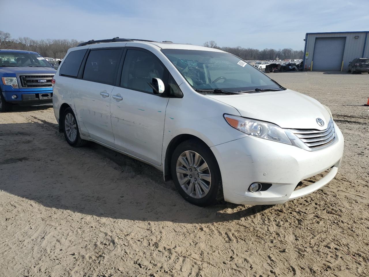 2012 Toyota Sienna - Image 4