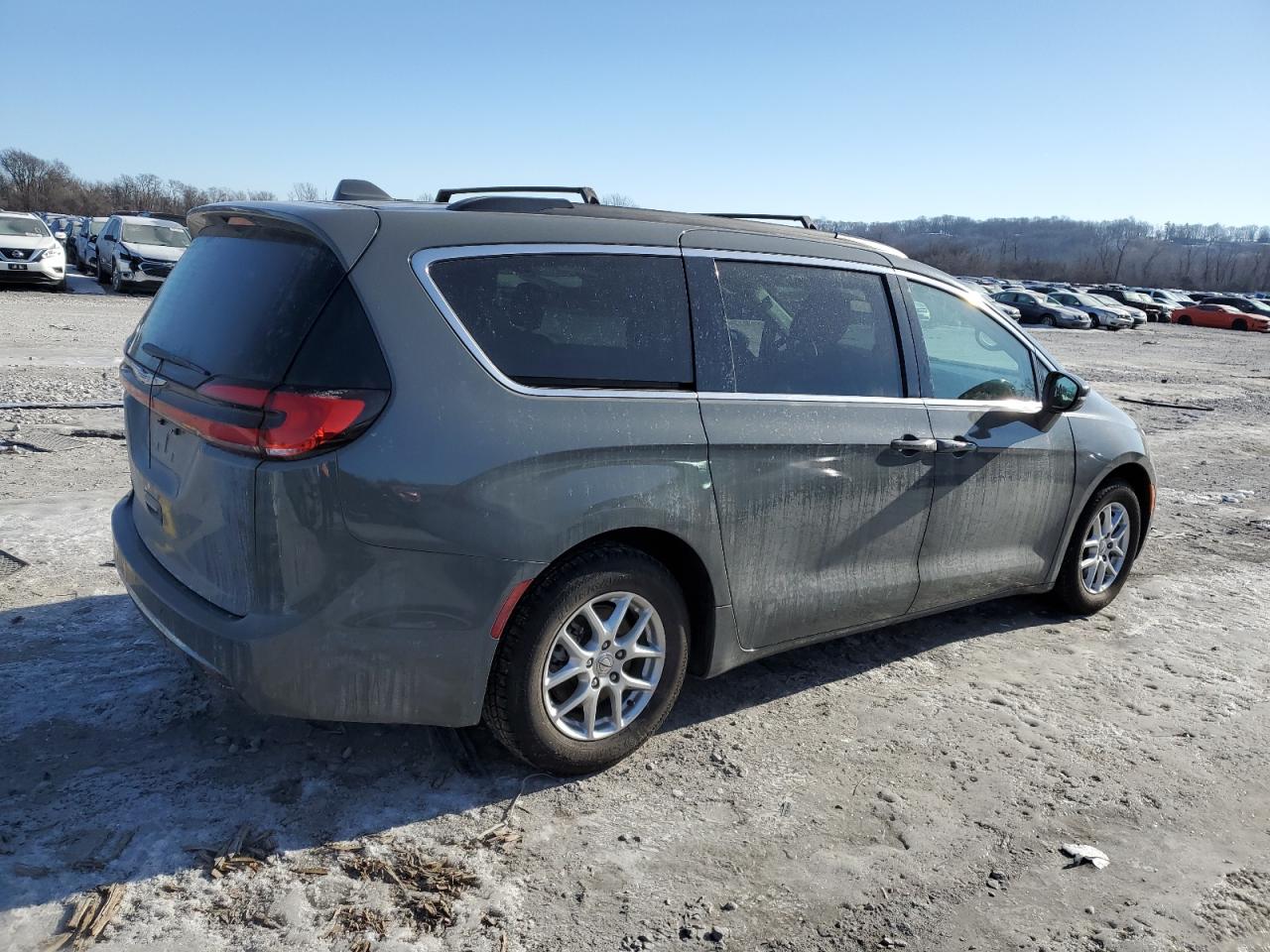 2022 Chrysler Pacifica - Image 3