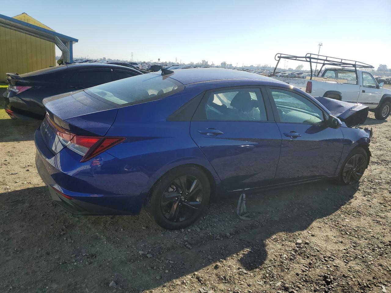 2023 Hyundai Elantra - Image 3