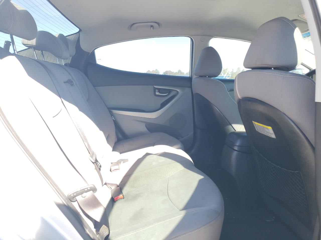 2015 Hyundai Elantra - Image 10