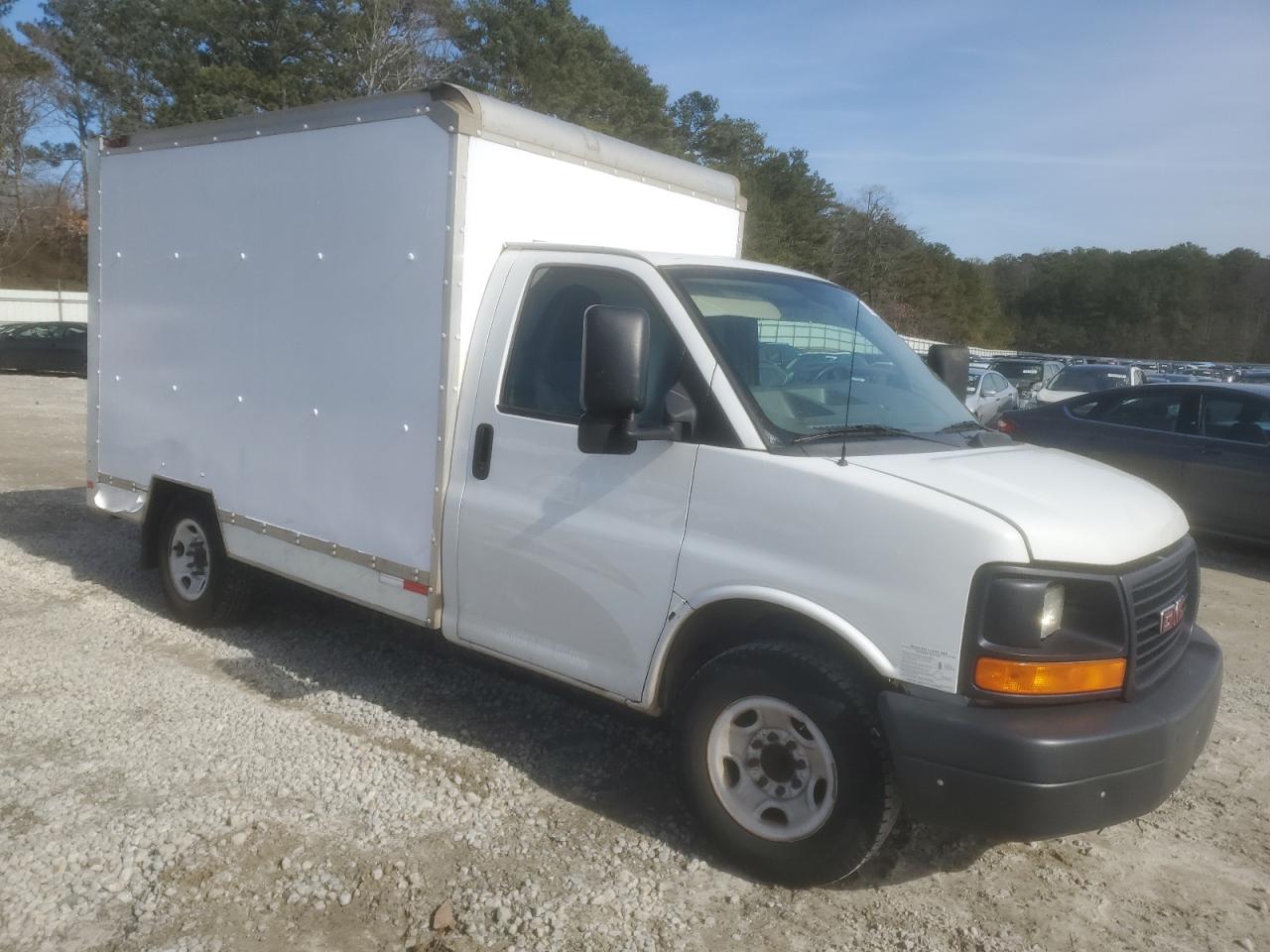2015 GMC Savana - Image 4