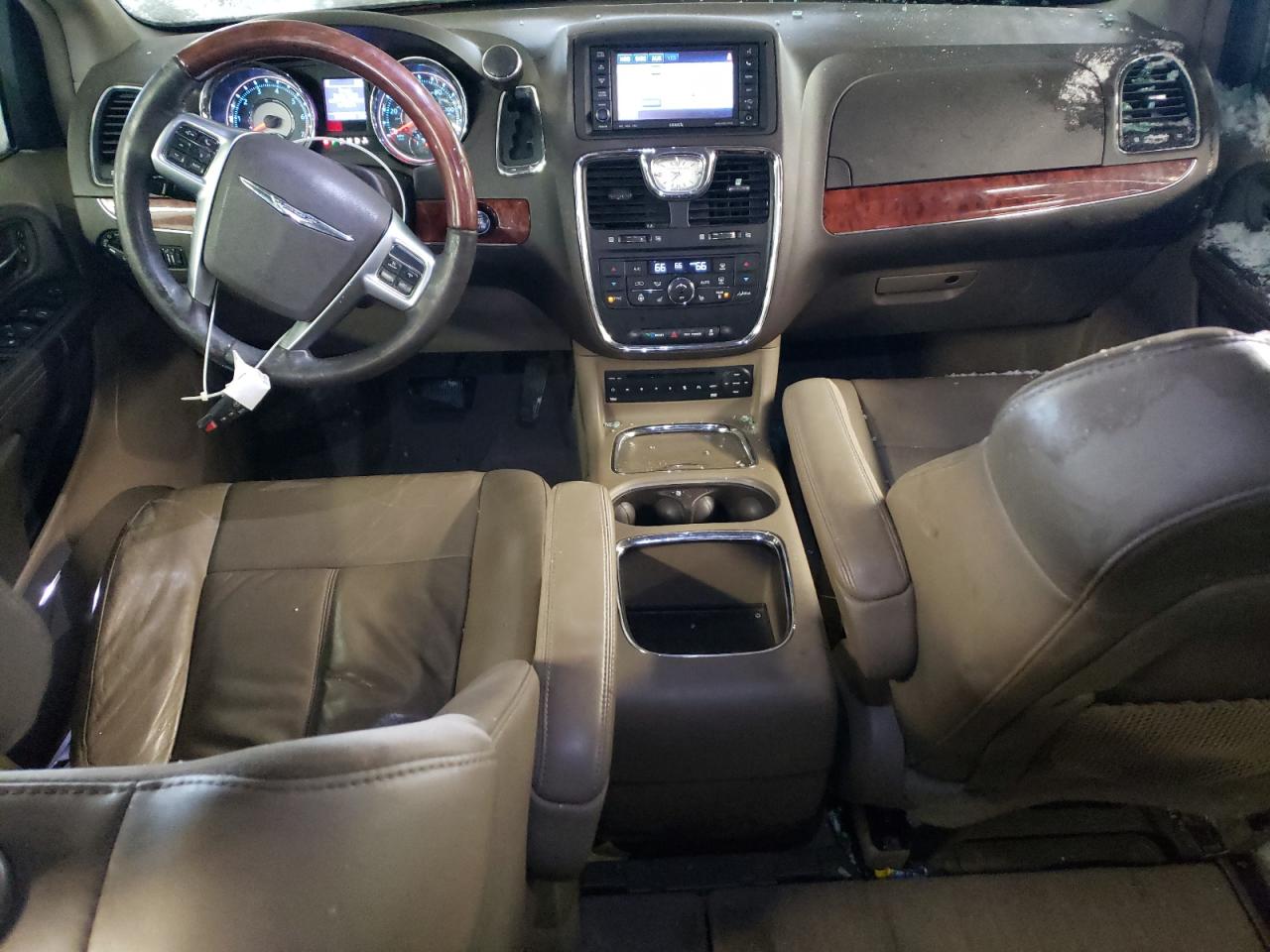 2012 Chrysler Town & Country - Image 8