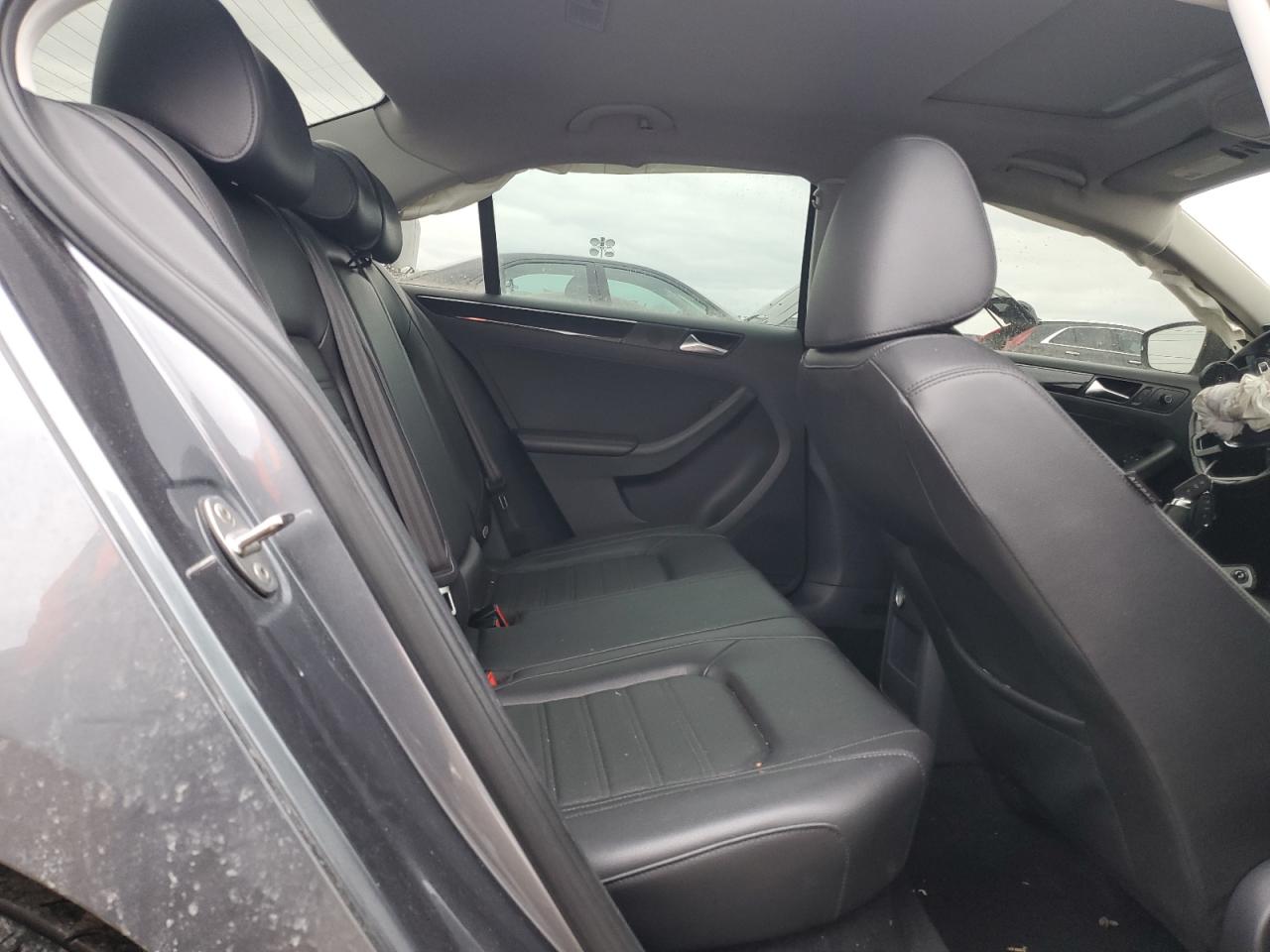 2015 Volkswagen Jetta - Image 11