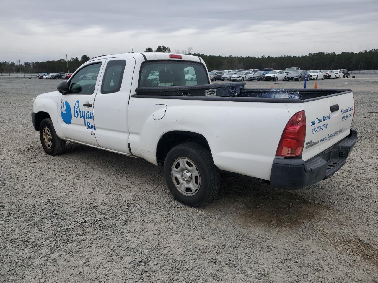 2015 Toyota Tacoma - Image 2