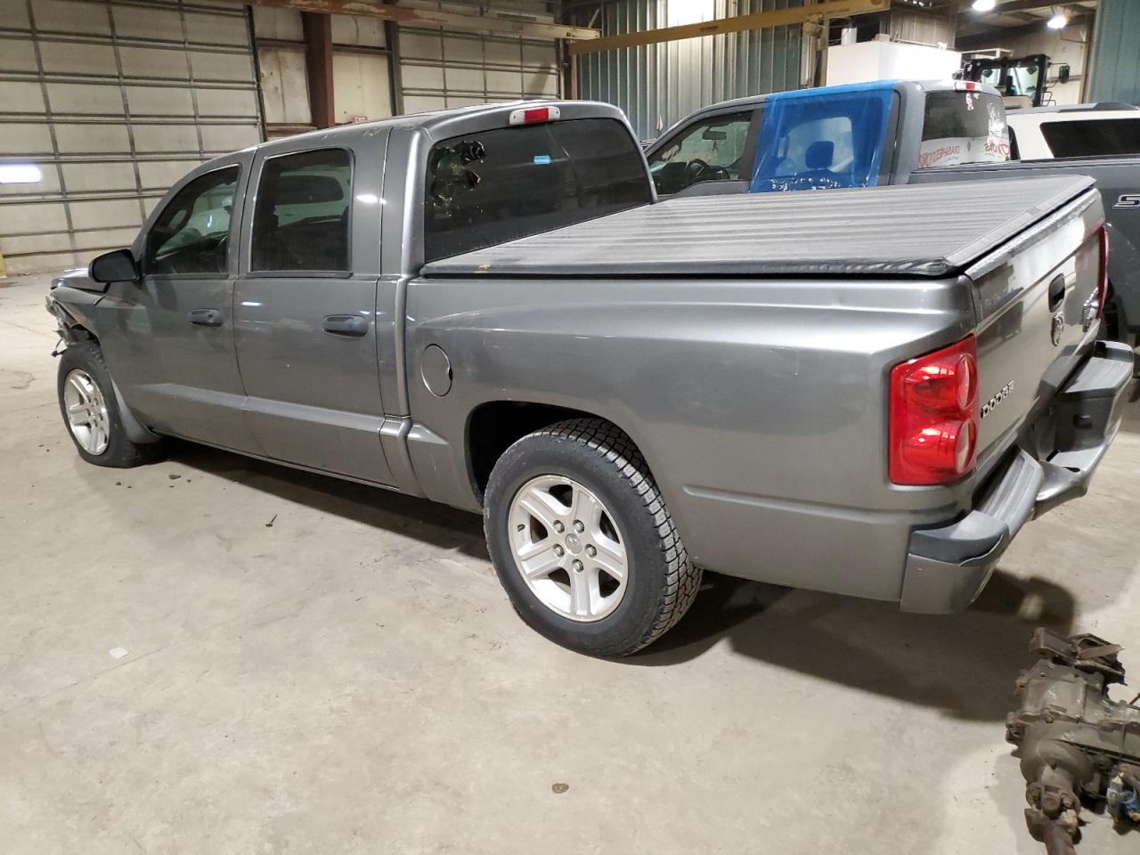 2011 Dodge Dakota - Image 2