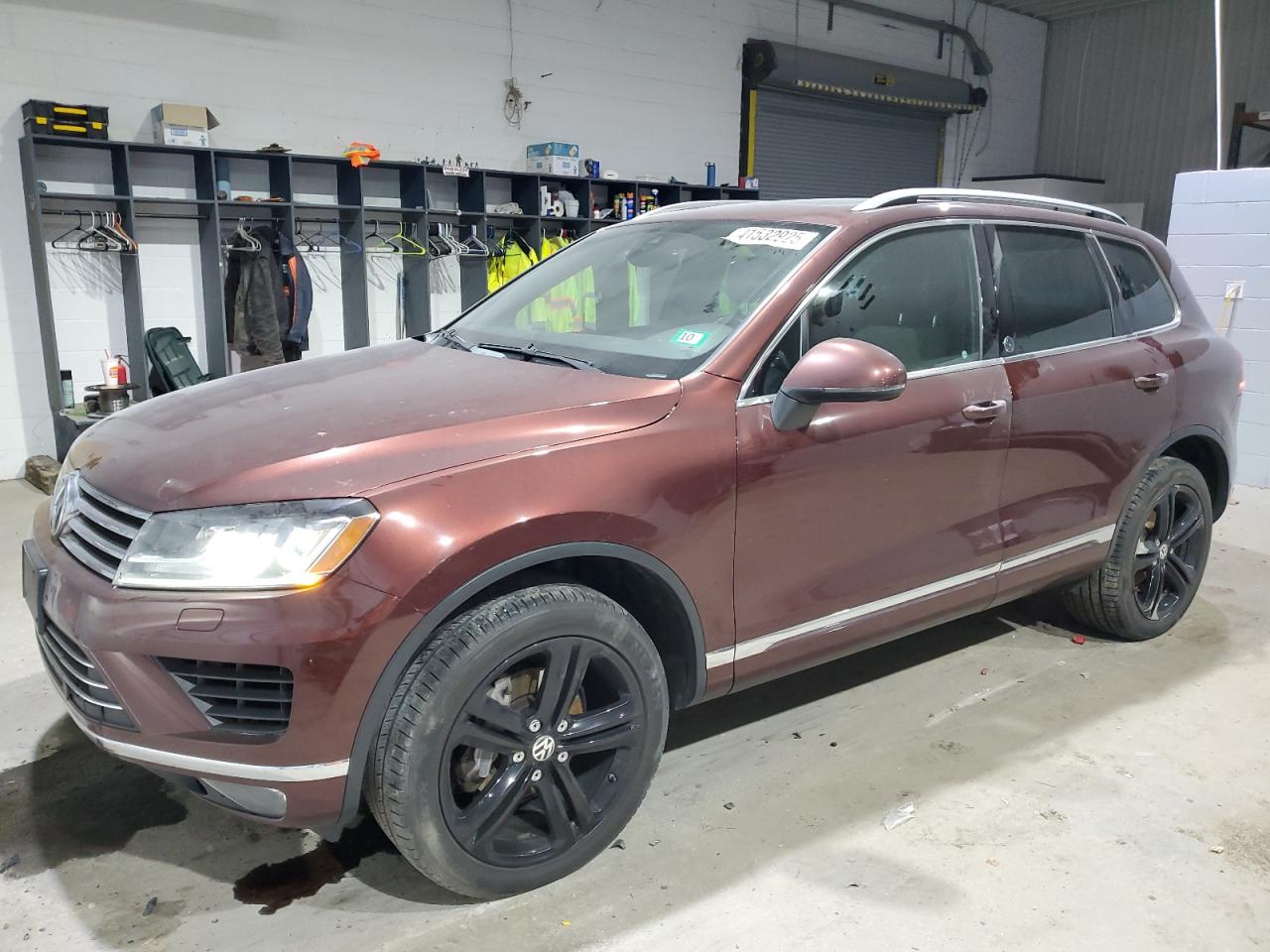 2017 Volkswagen Touareg Wolfsburg للبيع في Candia، NH - Rear End