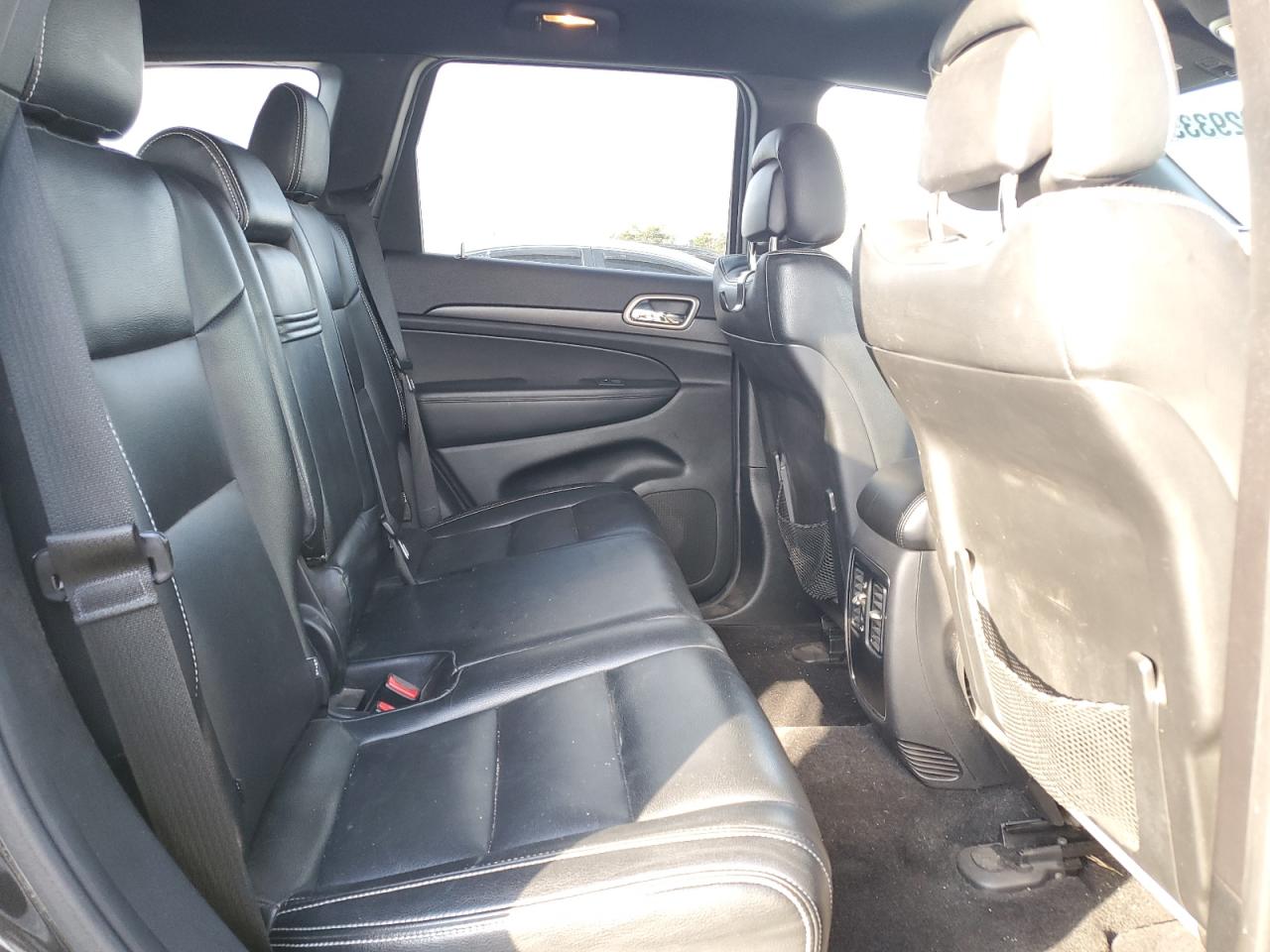 2015 Jeep Grand Cherokee - Image 11