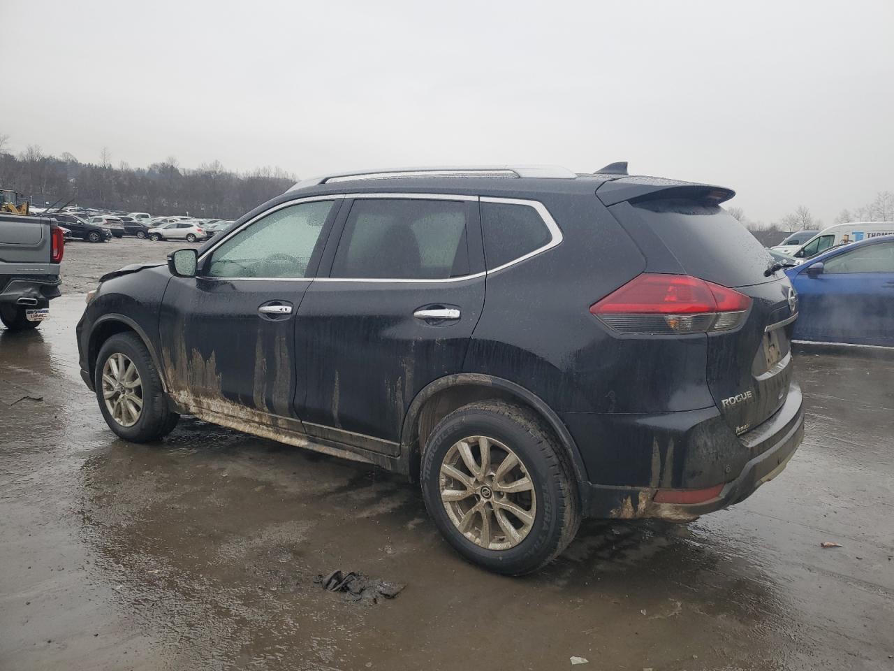 2019 Nissan Rogue - Image 2