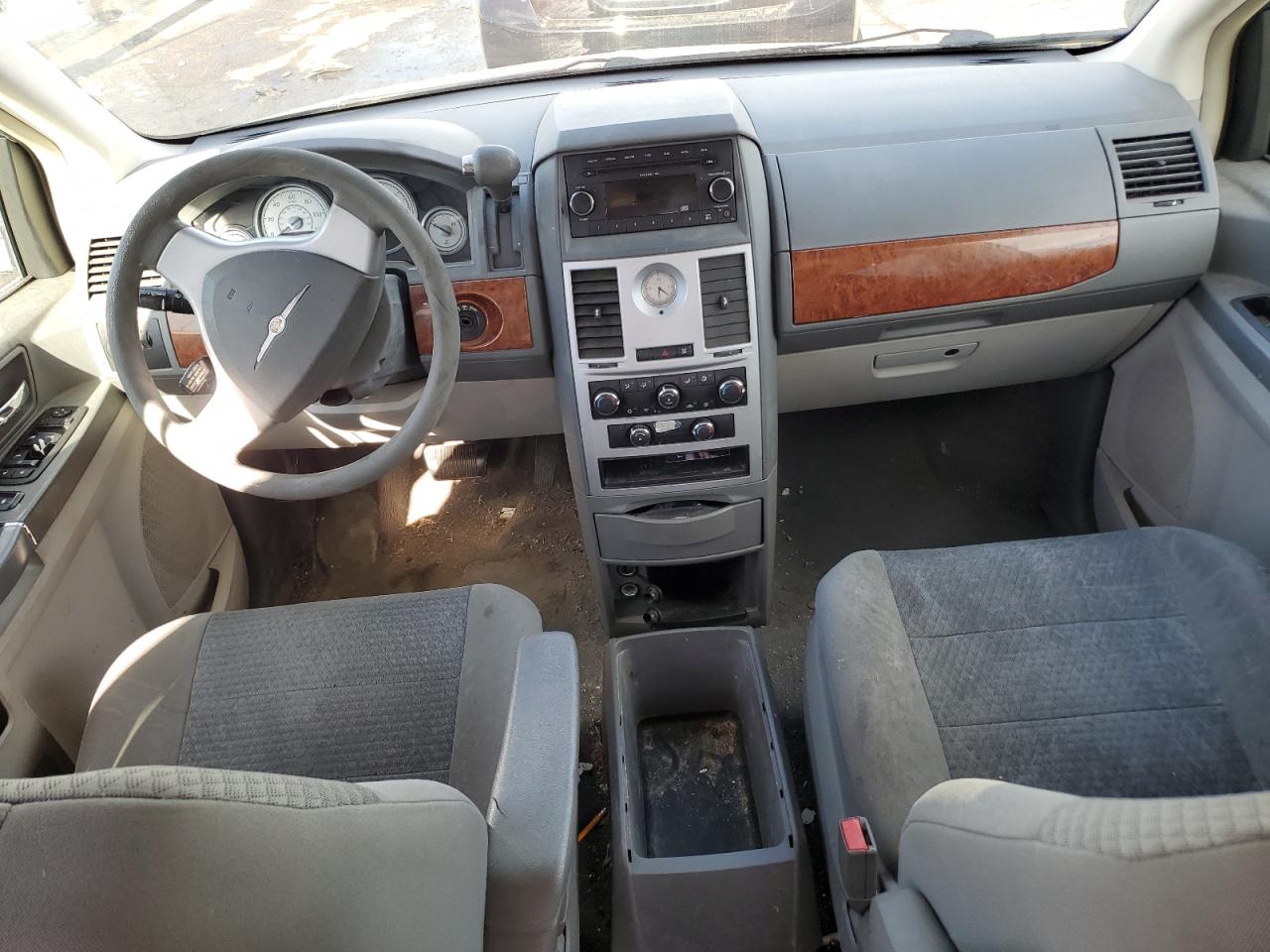 2009 Chrysler Town & Country - Image 8