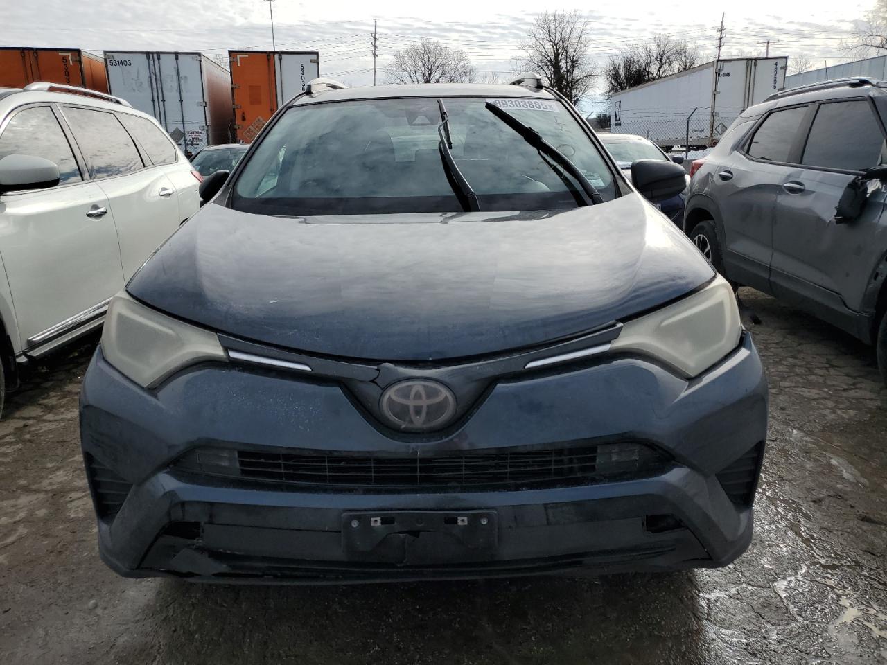2017 Toyota RAV 4 - Image 5