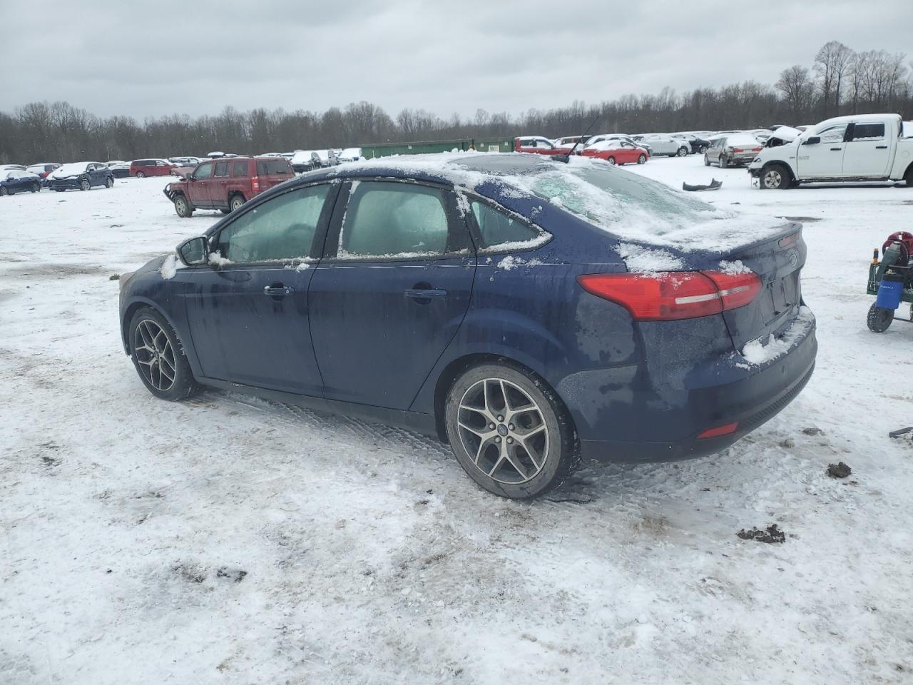 VIN 1FADP3H24HL318112 2017 FORD FOCUS no.2