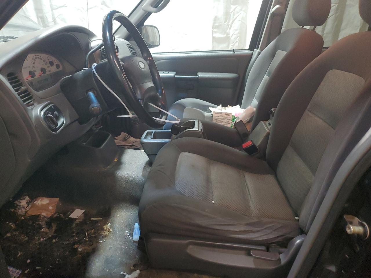 2005 Ford Explorer - Image 7